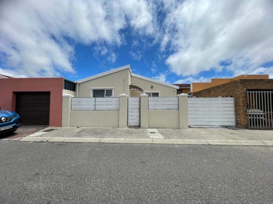 5 Bedroom Property for Sale in Portlands Western Cape